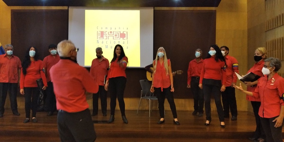 Ven_Musica's tweet photo. #EnFotos 📸
✨@minculturave y la #FCNM presentaron el concierto coral 🎶 "Voces de mi Pueblo le Cantan a Alí", a cargo de la Red Bolivariana de Coros Hugo Chávez y el Orfeón del #MPPPE, en marco de la celebración de los 80 años de Alí Primera✨
#VacúnateEvitaElContagio https://t.co/psiMFEtHPp