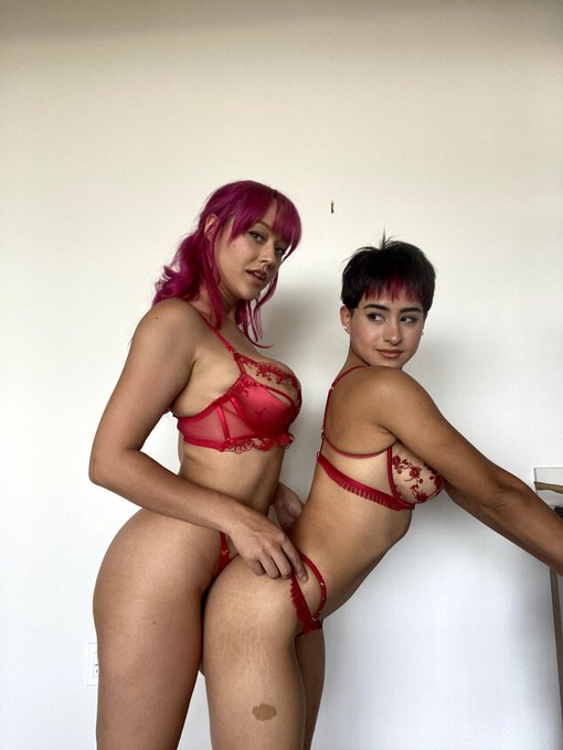 going to LA tomorrow to visit my QUEEN @Sabrinanichol https://t.co/rzD28m6T3S<a class="tags" href="/tag/sabrinanichol">@sabrinanichol</a><a href="/tag/fashion"class="tags"><span>#fashion</span></a>
