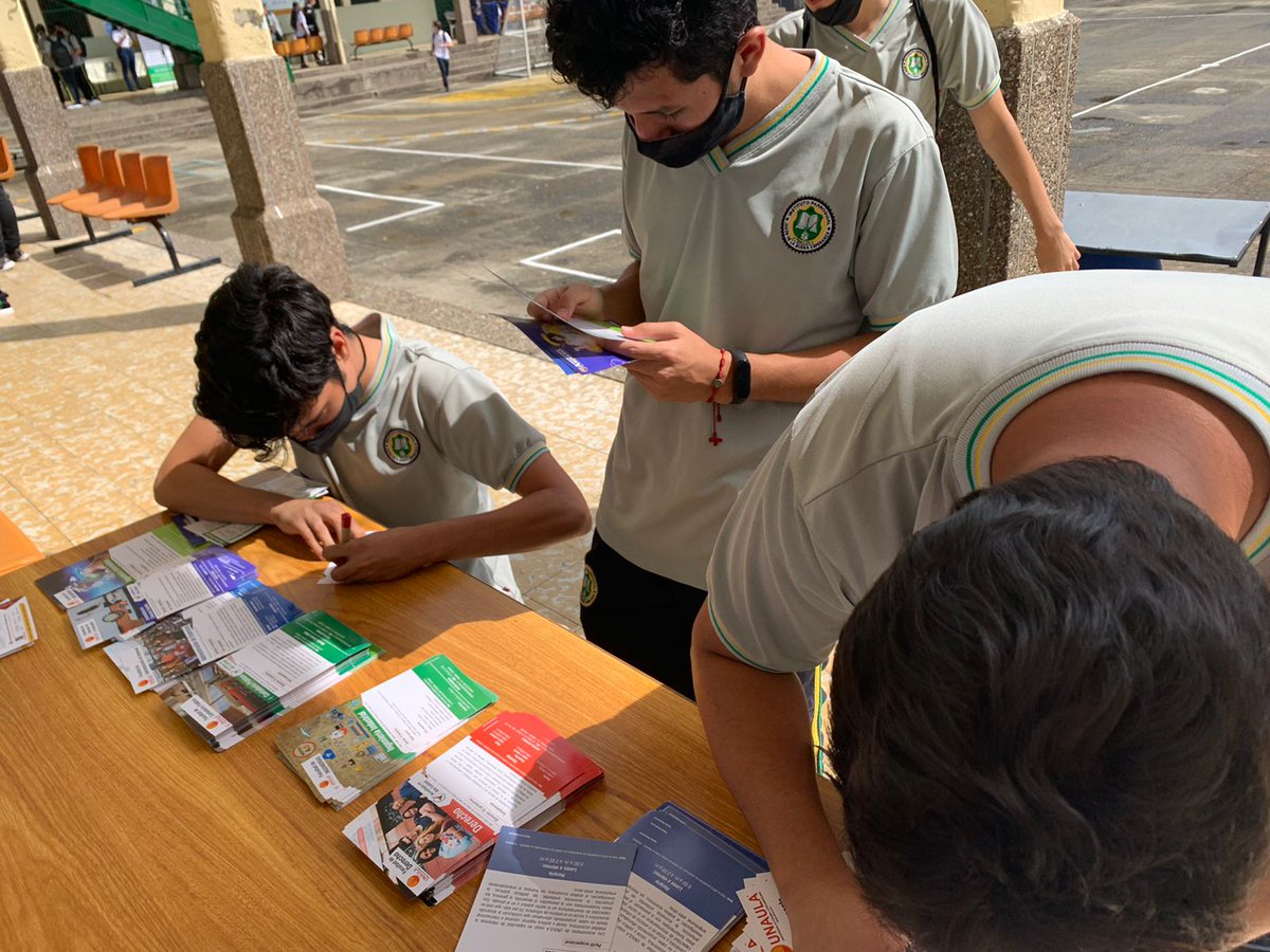Apoyamos el crecimiento personal y profesional. Unaula presente en la Institución Parroquial Jesús de la Buena Esperanza. #SomosUnaula