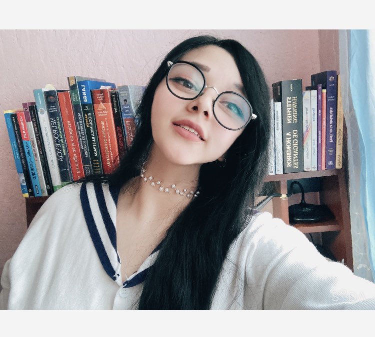 MeiMori6's tweet photo. Recuérdenme por los libros que leí, por las almas que alcancé a tocar, por la música que compartí y por las estrellas que logré contar🌙✨ https://t.co/0U8EJPCj2u