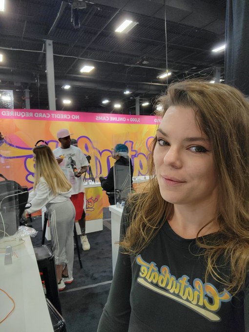 Honey And Bear - WE MADE IT!!! setting up now and getting ready to go LIVE from @exxxotica in Edison New Jersey!! We will be here all weekend so make sure to stop by the @chaturbate booth and come say hello!! https://t.co/pqU3iwffHa