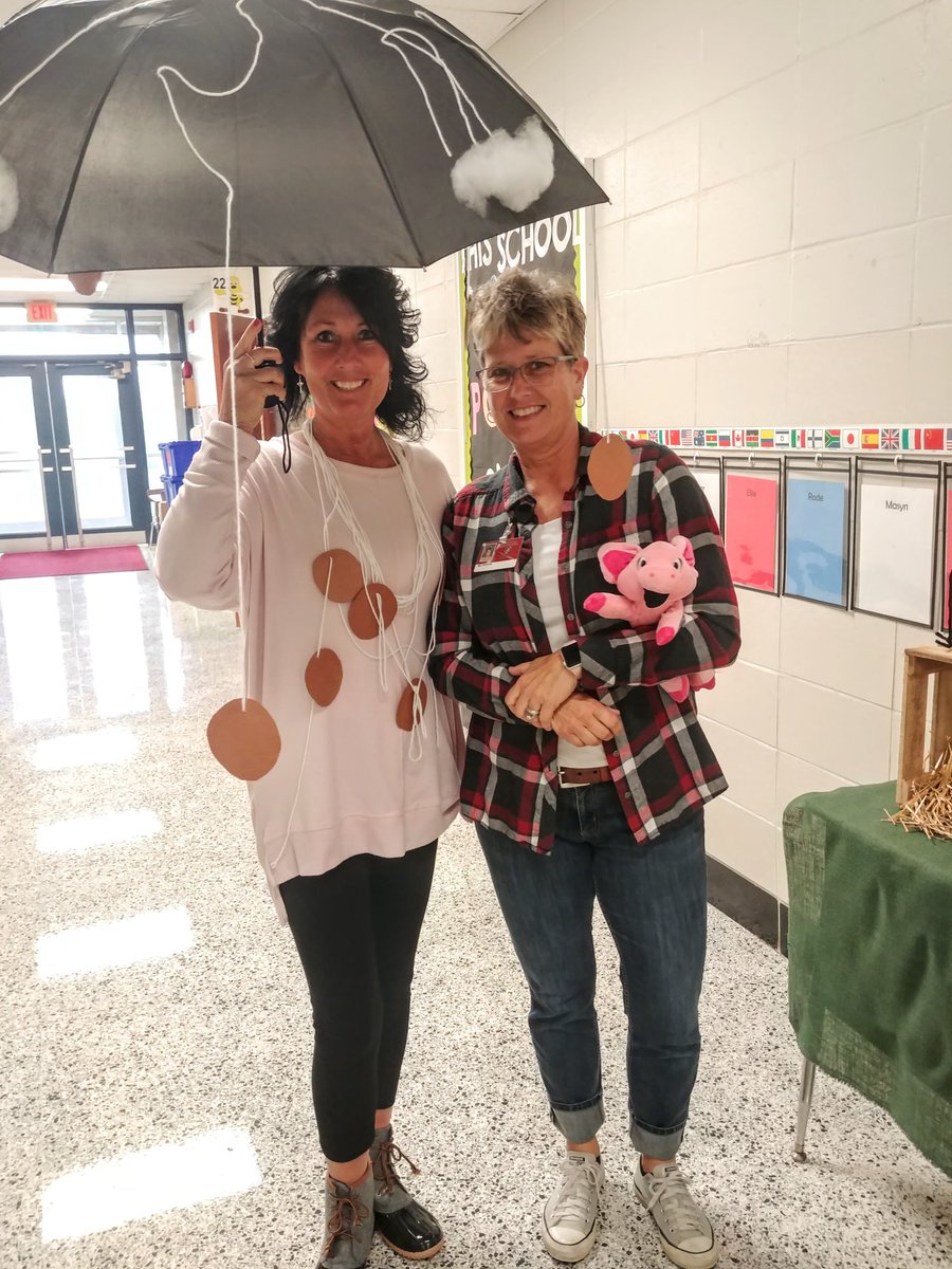 tra_caldwell's tweet photo. Working at an Elementary School is never boringπ #storybookcharacterday #fcscspartanpride #fayettecentrallibrary #fayettecentralbuzz https://t.co/QoV1fetsIL