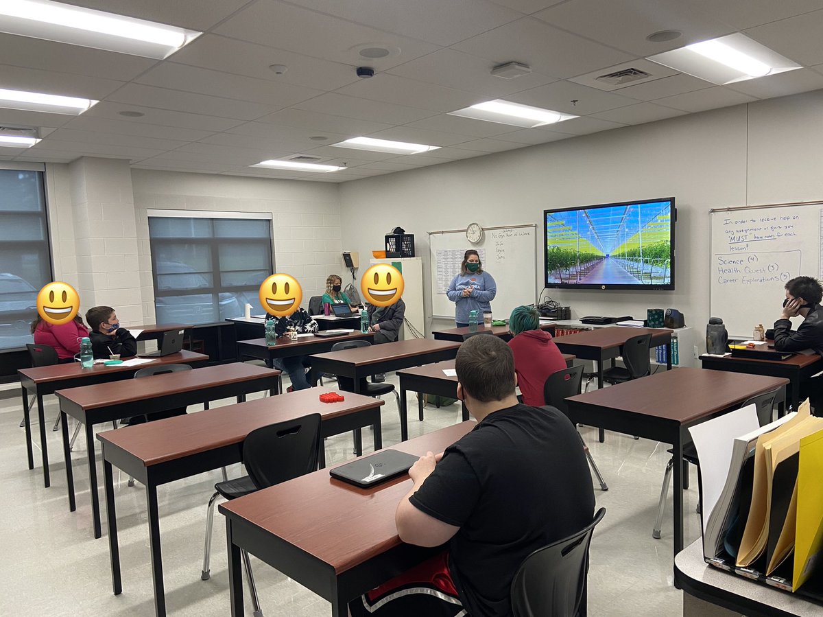 RCMSOffices's tweet photo. Middle & High Bluegrass Discovery Academy students listen to Deveney from @AppHarvest share about their state of the art facility. The kids loved hearing about this awesome place right in our backyard! #rcpride #communitypartners @RCSHSOffices https://t.co/oMlkiQffNo