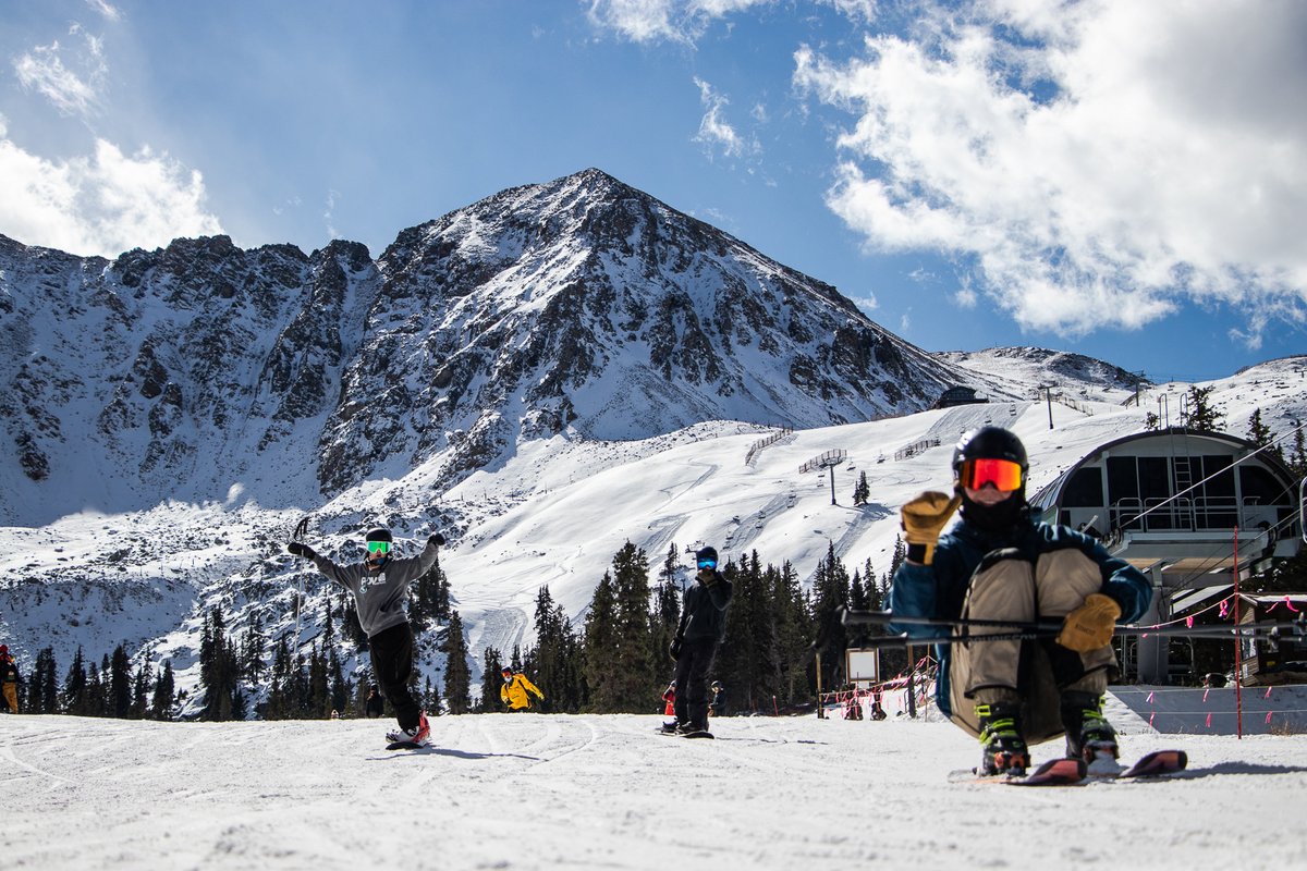 Arapahoe_Basin's tweet photo. That feeling when you realize it's almost the weekend and you can go #skiing!!!
#ABasin #TheLegend #LongestSeasonInColorado https://t.co/ODlWzdIyQN