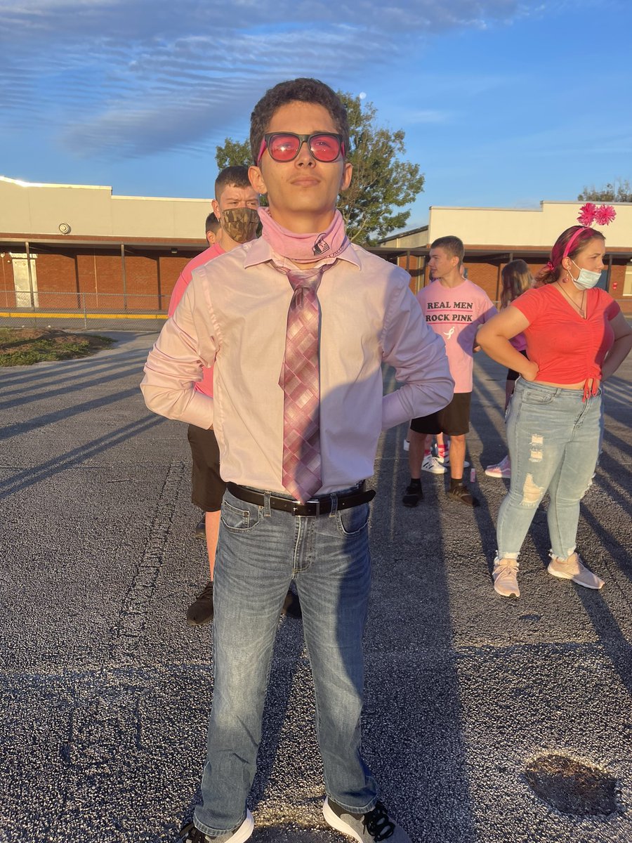 alvesta_lobban's tweet photo. Weππour students and ouradministrationTeaminPINK! Support#BreastCancerMonth! #DHSJROTC pinkingitout! @DHSHappenings @JROTCDeltona #PinkOutDHS https://t.co/R5S6kuWmrt