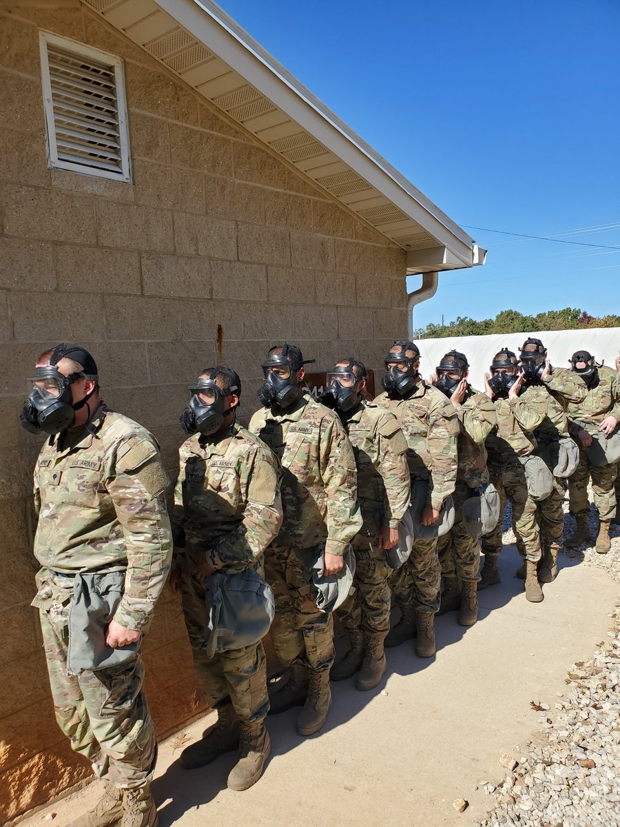 Charlie35th's tweet photo. Commandos built confidence in their gas masks at the gas chamber. https://t.co/0zqCURW6mw