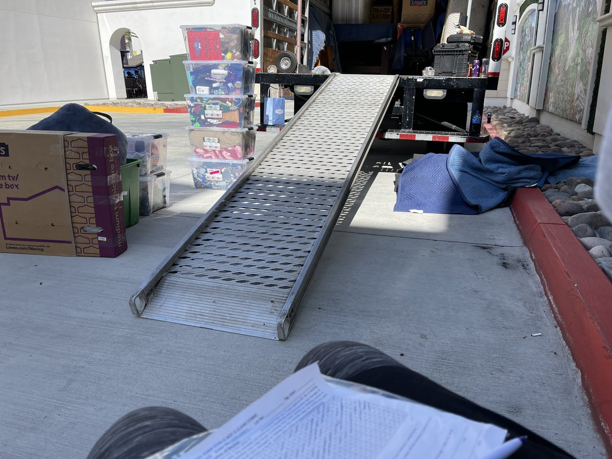 SeanneFalconer's tweet photo. Our stuff is here!
*Wait*
Why do we have so much random stuff?…
#HowWeFalconer https://t.co/e10V2WyIDQ