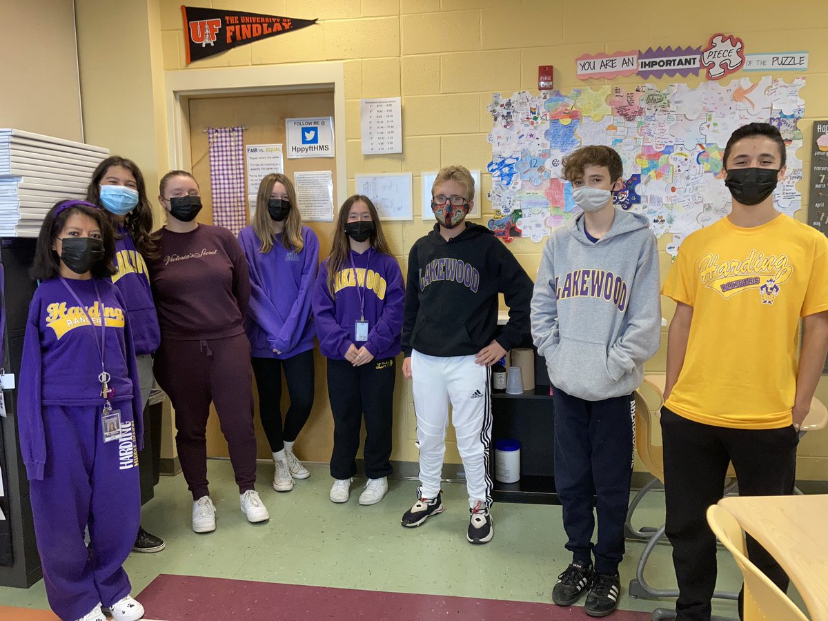 HppyftHms's tweet photo. Harding has Spirit 💜💛✌🏽 https://t.co/nzSIKDwoS7