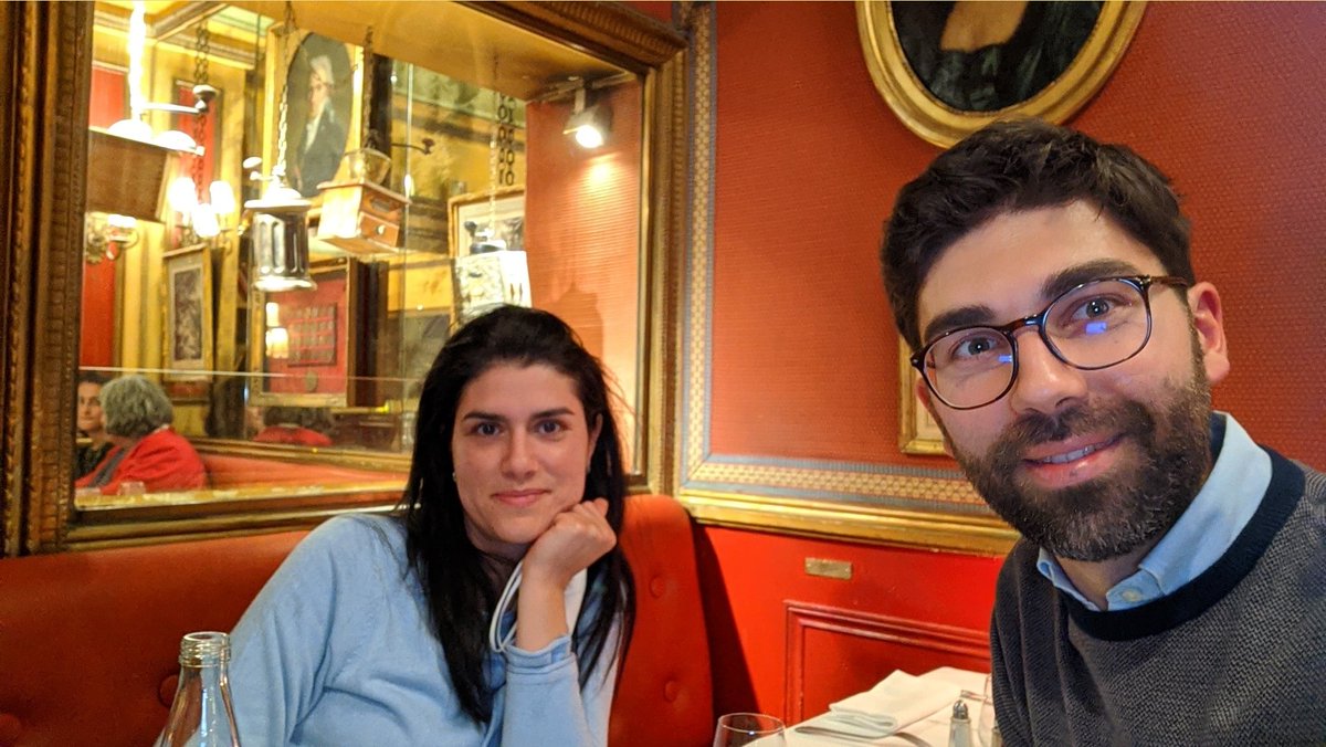 sinesententiae's tweet photo. Pur se in viaggio di nozze vi pensiamo e non vediamo l'ora di rivedere la puntata di oggi di @welikeduel! Un saluto dal famoso café Procope di Parigi da cui passarono tra gli altri Voltaire, Hugo e Robespierre #vardipuntata https://t.co/dcr1vQEtOS