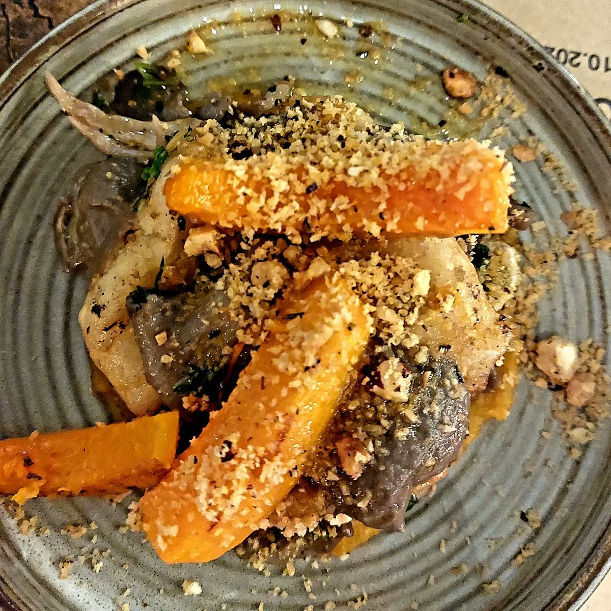 FoodBastard's tweet photo. The Glasgow Food Bastard ENDORSES: 
LOBO

Beltin wee plates of Mediterranea.
Spicy Beetroot with Cheese 
Wee pasta dods with mushrooms and pumpkin
Beans without sauce
Bacon and grapes

What the fuck is this guy doing man?

Still, fuckin loved it https://t.co/0p1oSjRfoT