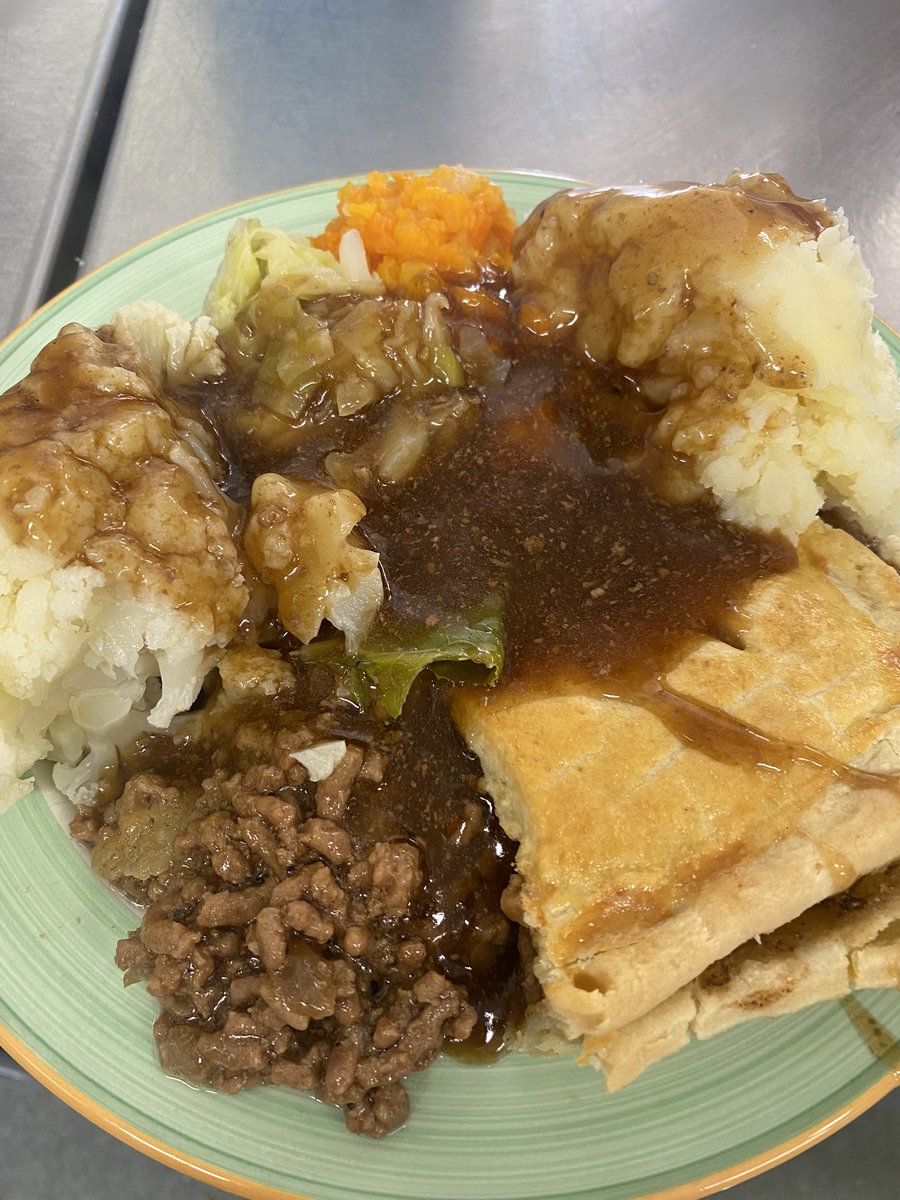 SusanJDurant's tweet photo. It’s been such a busy week! I think we need an extension!! This week we’ve been so busy with the luncheon clubs. #Volunteers are amazing 💕 as we couldn’t do it without you! #SocialInteraction #Friendships #Memories #MMWCDC #Moorends #Community @MyDoncaster @eastareateam 😀💕 https://t.co/TtgUM1sMG4