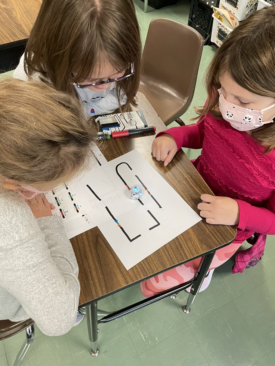TechCoach513's tweet image. This week was filled with fun as students were introduced to Ozobots &amp;amp; coding with color - from 4th grade all the way down to 1st! @fcsdsouth @fcsdwest