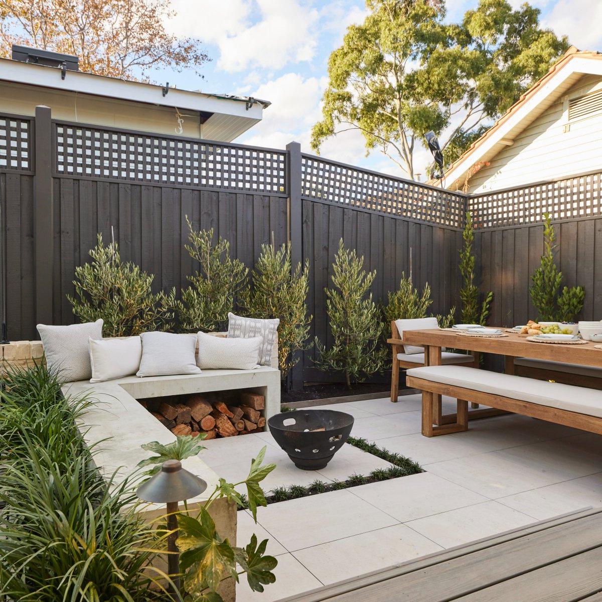 SchotsHome's tweet photo. We love all the beautiful details Ronnie &amp; Georgia put into their backyard oasis. And they picked the perfect addition - a Sahara Cast Iron Firepit! 🔥 
​
​https://t.co/vqsM1eD6a3 https://t.co/cf4zeJfewU