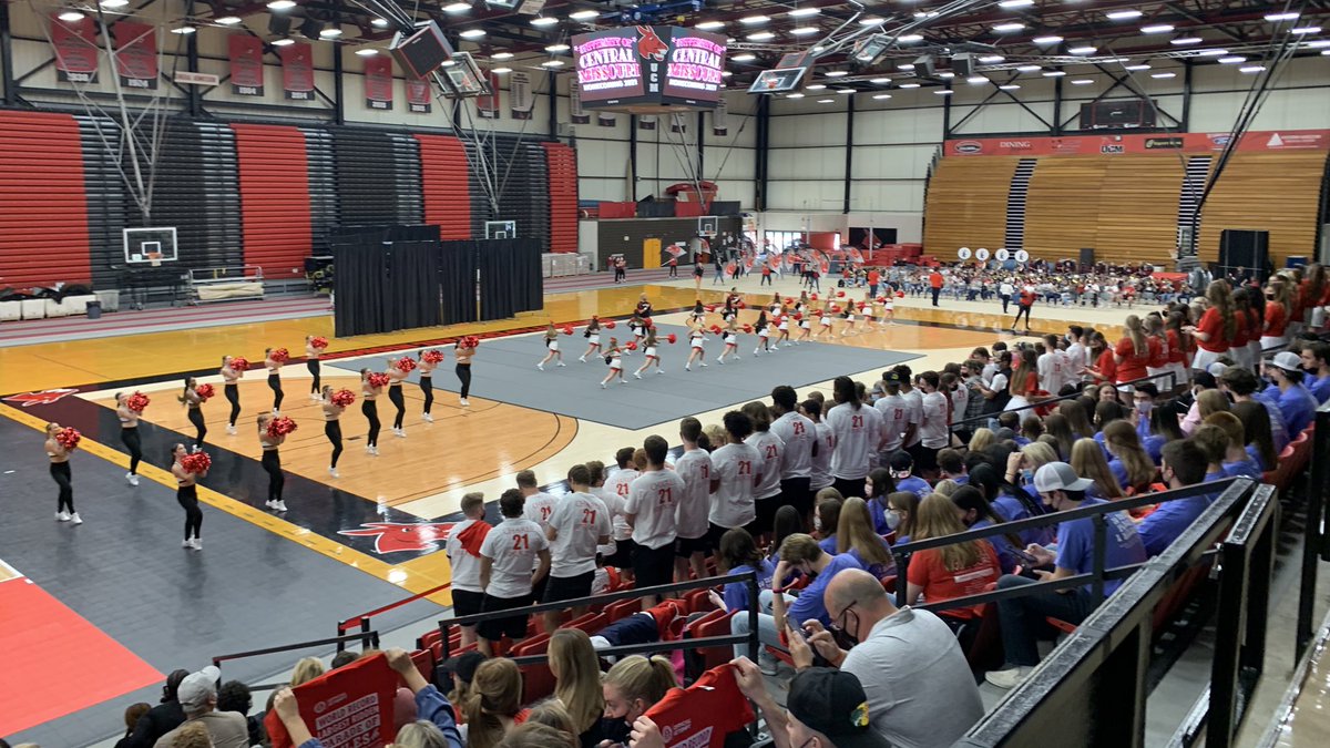 UCentralMO's tweet photo. Our 2021 Homecoming Pep Rally is under way! 🎉 #UCM150 https://t.co/STtAOp9LP0