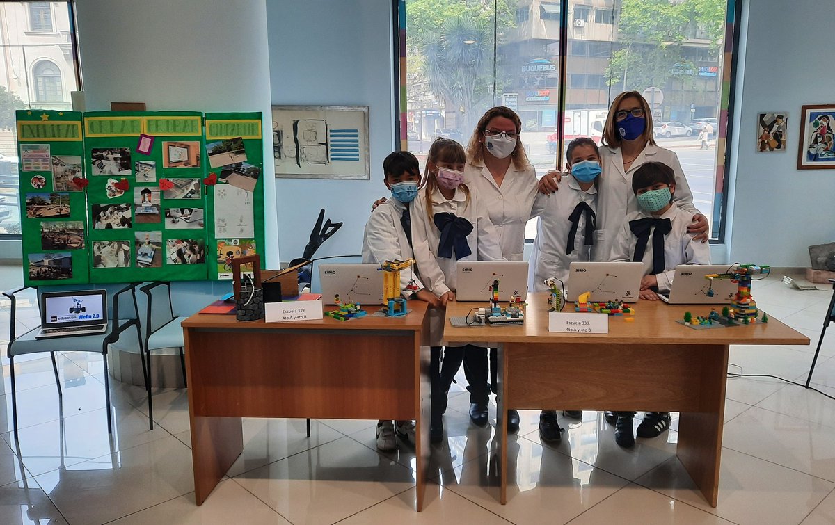 eliseli_'s tweet photo. Representantes de 4to A y B en la "Semana de la Robótica y la Programación en Educación". ¡Qué placer escuchar todo lo que han aprendido, cada explicación!
El camino continúa ahora hacia Olimpíadas Ceibal 💪💪💪
#esc339 https://t.co/DvjDCHx0mo