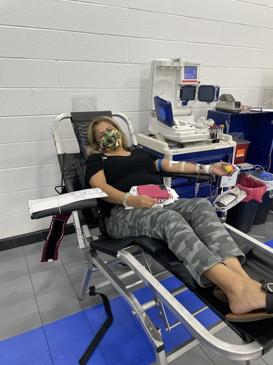 KLBatesRN's tweet photo. @HooverCFISD we have real life HEROES showing up to save lives. Thank you staff, parents and community for participating! Way to #BeAHooverHero! @CyFairISD. The staff from @commitforlife are amazing! Thank you for coming out today! https://t.co/CtOIX8dzHg