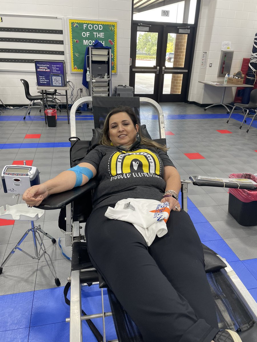 KLBatesRN's tweet photo. @HooverCFISD we have real life HEROES showing up to save lives. Thank you staff, parents and community for participating! Way to #BeAHooverHero! @CyFairISD. The staff from @commitforlife are amazing! Thank you for coming out today! https://t.co/CtOIX8dzHg