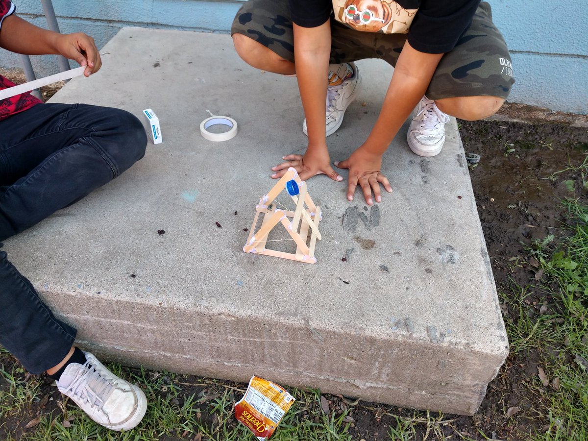 dromano21's tweet photo. Pumpkin Chunking Catapults V2. Ss redesigned over the week and then had a launch off. Our winners sent their pumpkin over 30ft!!!! #RioSchools @RioSDLive @rioplazaschool #ChargingForward #STEAMFriday https://t.co/YWDf5hHylq