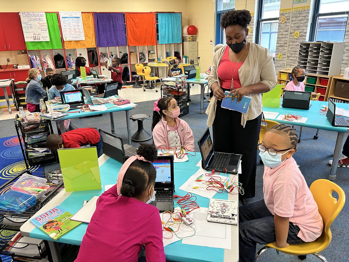 Ms_AThompson's tweet photo. Students used Makey Makey to show what they learned this Quarter in EL! Overcoming Learning Challenges Around the World 🌎#Superfun #BetteratBUGG @BuggMagnet @wcpsselemela @makeymakey https://t.co/jTAPEuluQU