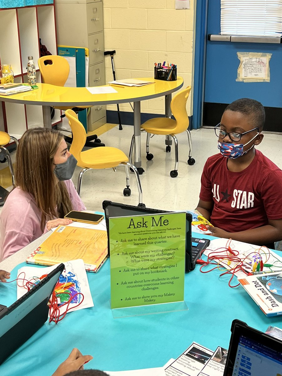 Ms_AThompson's tweet photo. Students used Makey Makey to show what they learned this Quarter in EL! Overcoming Learning Challenges Around the World 🌎#Superfun #BetteratBUGG @BuggMagnet @wcpsselemela @makeymakey https://t.co/jTAPEuluQU