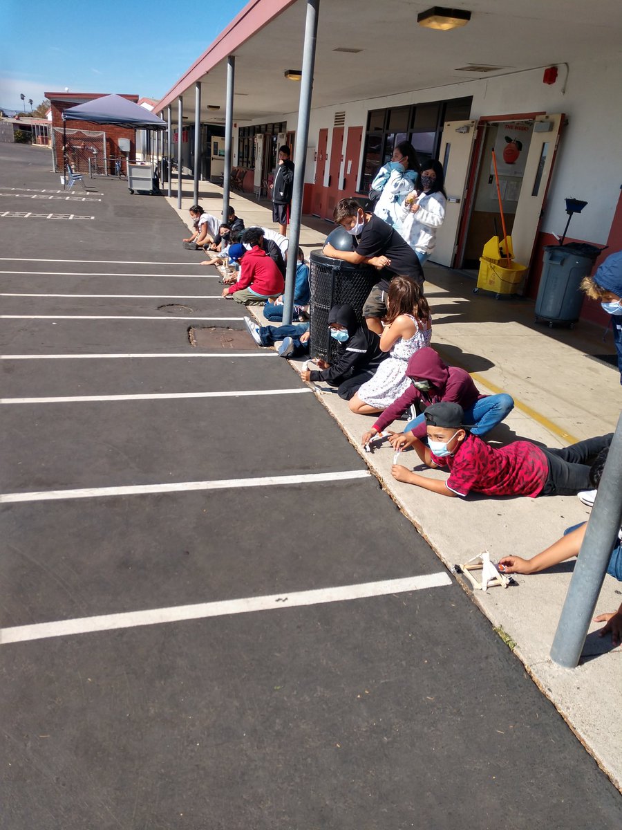 dromano21's tweet photo. Pumpkin Chunking Catapults V2. Ss redesigned over the week and then had a launch off. Our winners sent their pumpkin over 30ft!!!! #RioSchools @RioSDLive @rioplazaschool #ChargingForward #STEAMFriday https://t.co/YWDf5hHylq