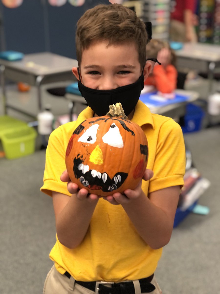 MrsWitmersClass's tweet photo. Painted the pumpkins we picked with @MHSAEEcenters. Love these creations. 🎨 @MHPrincipals @miltonhershey https://t.co/DkS5eBO1MC
