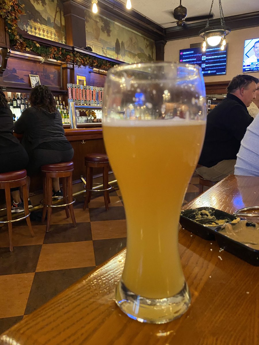 jamesro's tweet photo. Cheers to a fantastic weekend Evertonians!
#livefromchicago
#evertonFCblueindallas https://t.co/r7cX2YBJV6