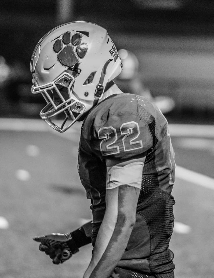 Senior night on the hill with my boys 🖤 <a href="/Hunter__white02/">Hunter White</a> <a href="/MasonShanks6/">M</a> @emillercc14 <a href="/WallenWestley/">Westley Wallen</a> <a href="/Cougar__Crazy/">COUGAR CRAZIES</a> <a href="/JaneOlivia913/">Olivia Goins</a> <a href="/CCHS_Cougars/">CCHS Cougars Football</a> <a href="/5StarPreps/">5Star Preps</a> <a href="/TNGridironScout/">TN Gridiron Scouting (#TNGS) Carlos Younger👌🏾</a> <a href="/ballenwlafsport/">Brent Allen</a>