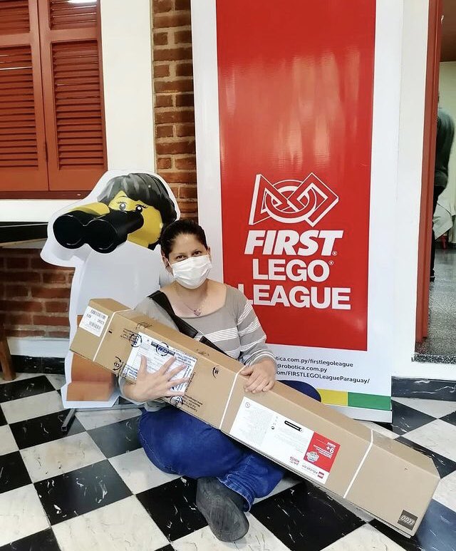 espaciosdeser's tweet photo. Más entrenadores siguen recibiendo materiales para la Temporada 21-22 🤩🥳

¡Llega CARGO CONNECT! ✈️

#firstlegoleague #firstlegoleagueparaguay #cargoconnect https://t.co/ERRnSU3CS0