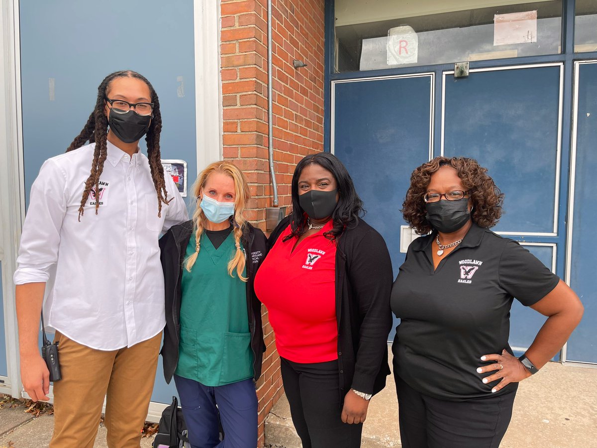 RonaldMcFadden's tweet photo. We’re better together! We’ve got this. All for kids💯💪🏼🎓 #TeamWMS #WeAreWoodlawn🦅 @RArchelus @sharris2021 @fellscienceWMS @DupreWMS @HossbachWMS @FrumkinWMS https://t.co/8Tqjzo3PCK