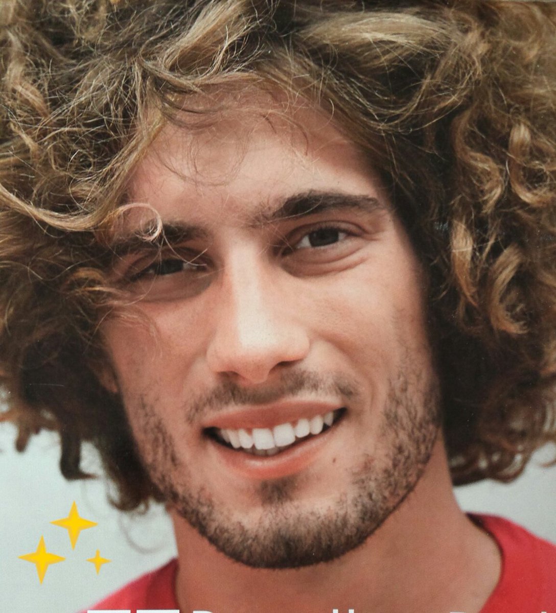 SUNSHINE73V's tweet photo. Manca poco e saranno 10 anni senza te! Il tuo sorriso è da 10 anni sul mio comodino stampato sulla copertina del libro che ti racconta. Manchi Sic! Impossibile dimenticare! Un abbraccio alla famiglia! #sic58 #MarcoSimoncelli https://t.co/RnlxwBGVyo