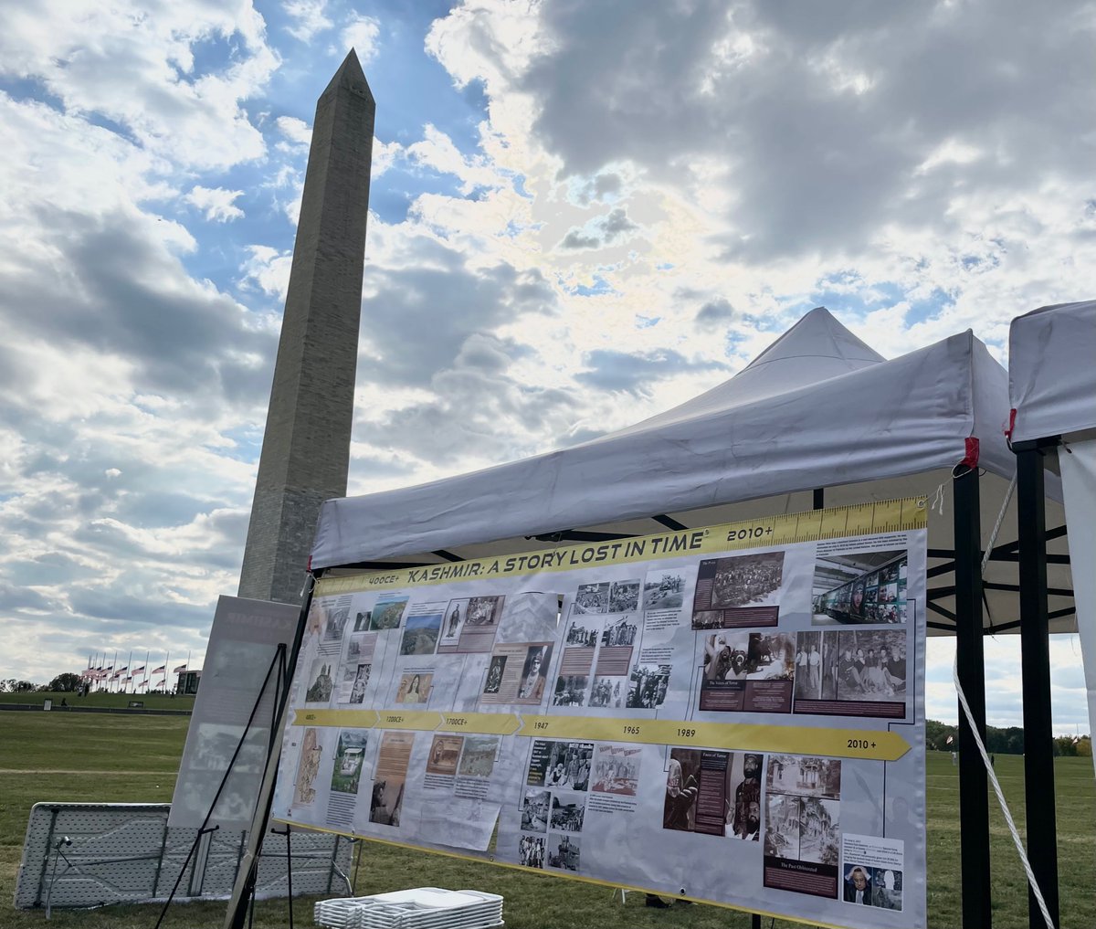 kashmirArchives's tweet photo. The #Kashmiri community in #WashingtonDC sharing their stories on #22OctoberBlackDay at Washington monument.
Most people we spoke to, knew about #Pakistan’s role in spreading terror today.
But few people knew about #Pakistan’s invasion and pillage of #Kashmir in #October1947. https://t.co/GzO0w6U55O
