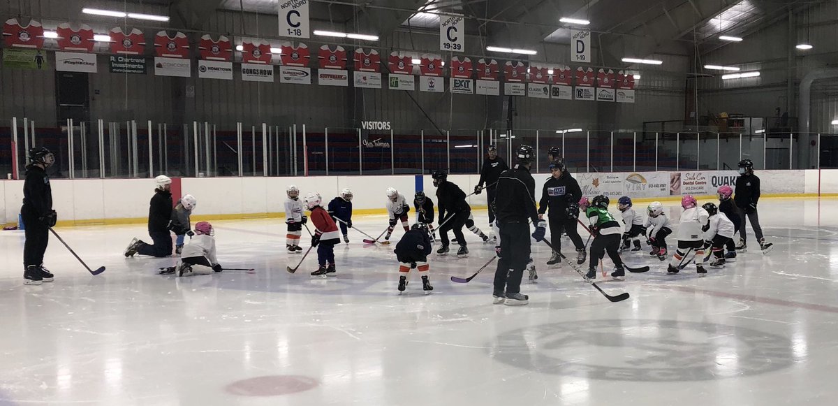 OGHAhockey's tweet photo. The next generation of ⁦@OGHAhockey⁩ players having a blast! ⁦⁦@OttawaJrLady67s⁩ #ottawaice ⁦@LacroixSFS⁩ ⁦@PWHPA⁩ ⁦@OWHAhockey⁩ ⁦#fundamentals https://t.co/ZVS1bZN154