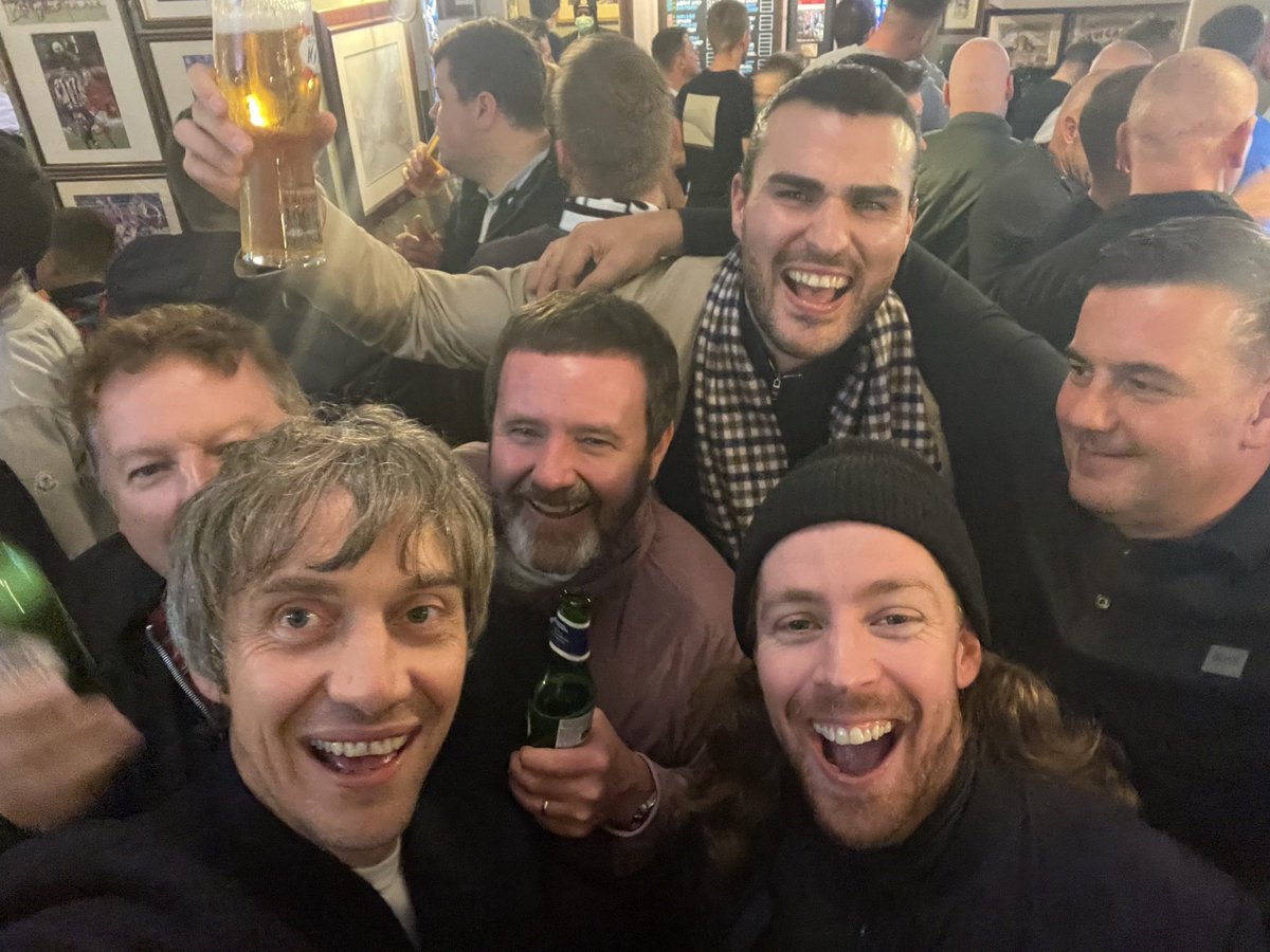 Razorbrick's tweet photo. When your getting beat 3-1, you leave the ground at half time and go to the boozer #purejoy 🥴#ladslads https://t.co/MobbKkkZXd