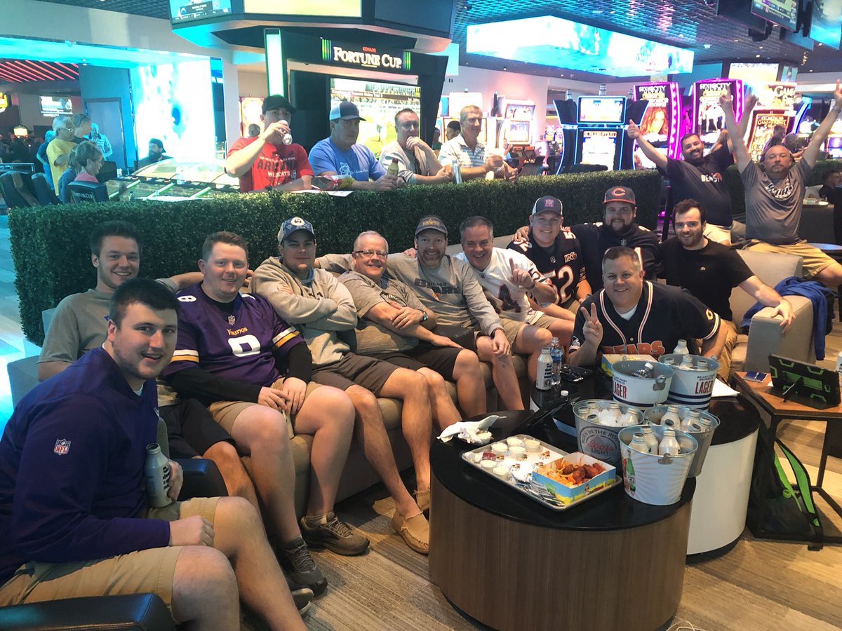 mac_p19's tweet photo. Notre Dame and Miller Lite. Exclusive beer of our Notre Dame Saturday’s. Also Chicago Bear Sunday’s @MillerLite #MillerTimelessCollection #Contest https://t.co/p62s9ohpRo