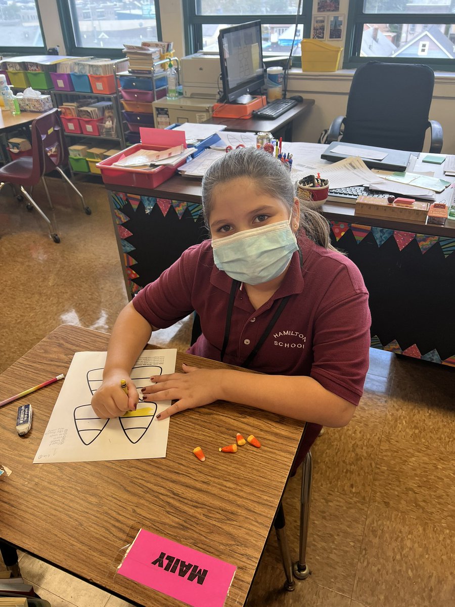 336Hamilton's tweet photo. Today we got to try candy corn!  After reading a @Newsela article we tried it out and wrote our opinions on this Halloween treat! 🎃 https://t.co/vCedRucZFD