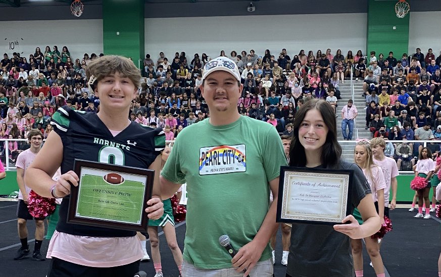 Gosset41's tweet photo. Celebrating some great kids and players of the week at Azle high school this afternoon! Not 1 Not 2 but 3 this season alone!! Wow! Congrats to @chrisleeazle and @KadenTaylor02 and volleyball star @LedbetterMeagan !! @azleisd @AzleHornets @RecruitAzle @AzleVolleyball https://t.co/djmMUbfCCs