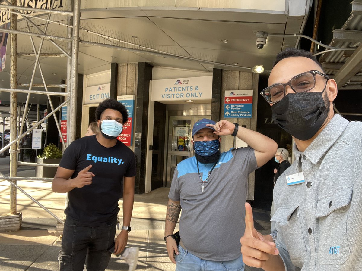 Juanitosaid__'s tweet photo. Hustle does not stop!! we still #outside @JTTheGOAT2 popped up shop and went to business #signaturesizzlers busy today. @judy_cavalieri @Danny_Perez_01 @Ale_ValdezNYC @JuanGNYC #goldmine https://t.co/7HrAZZZpCn