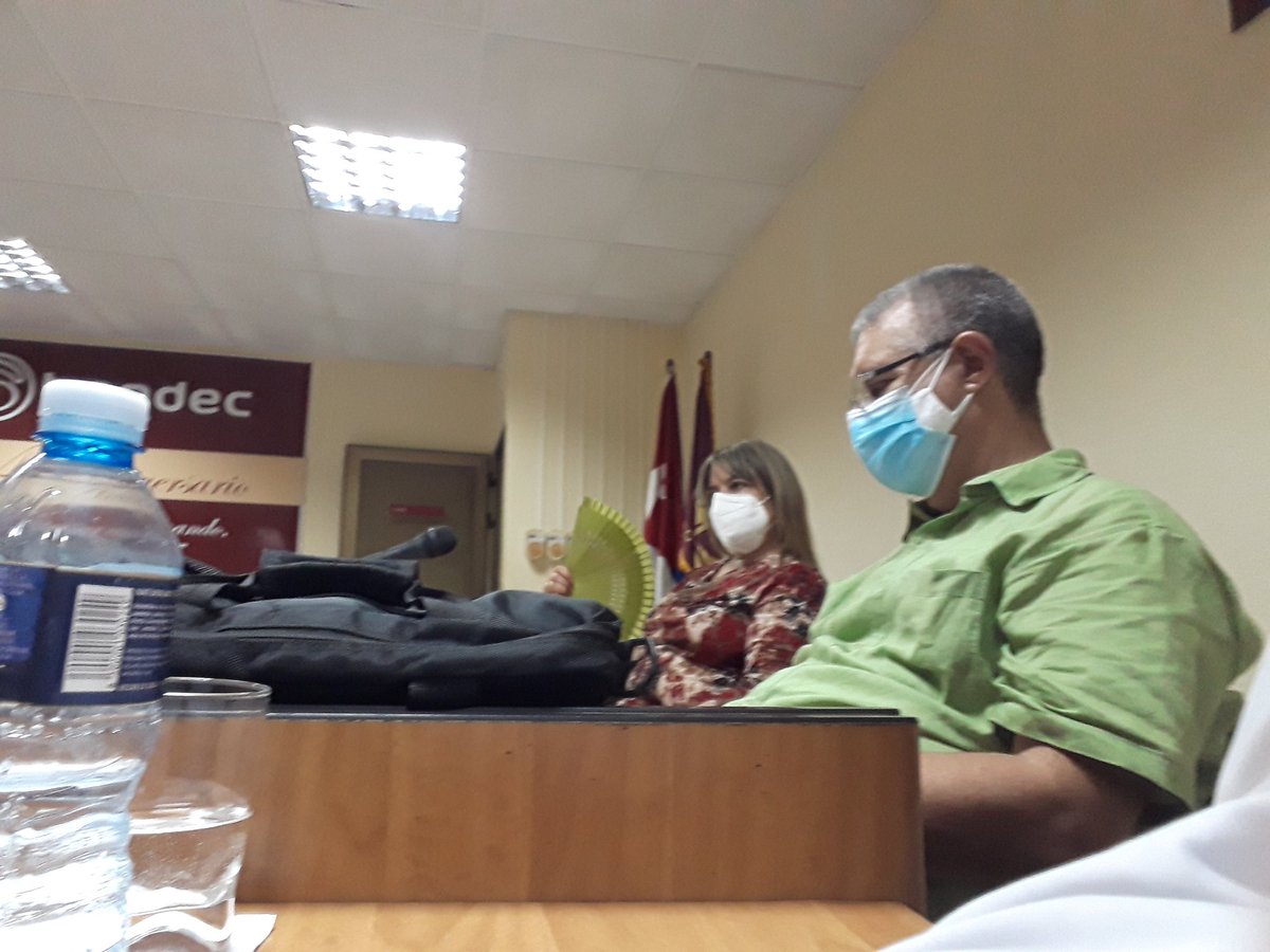 JoaqunAlonsoVa3's tweet photo. Reunión de trabajo en Sancti Spíritus de la MINISTRA Presidente del BCC y directivos nacionales de BANDEC, CADECA y BPA, con los jóvenes y reservas. Avanzamos y Vamos por más. Poniendo Corazón, Haciendo Nación. @cadecaoficial @BancoCentralCub https://t.co/RgtysddLA5