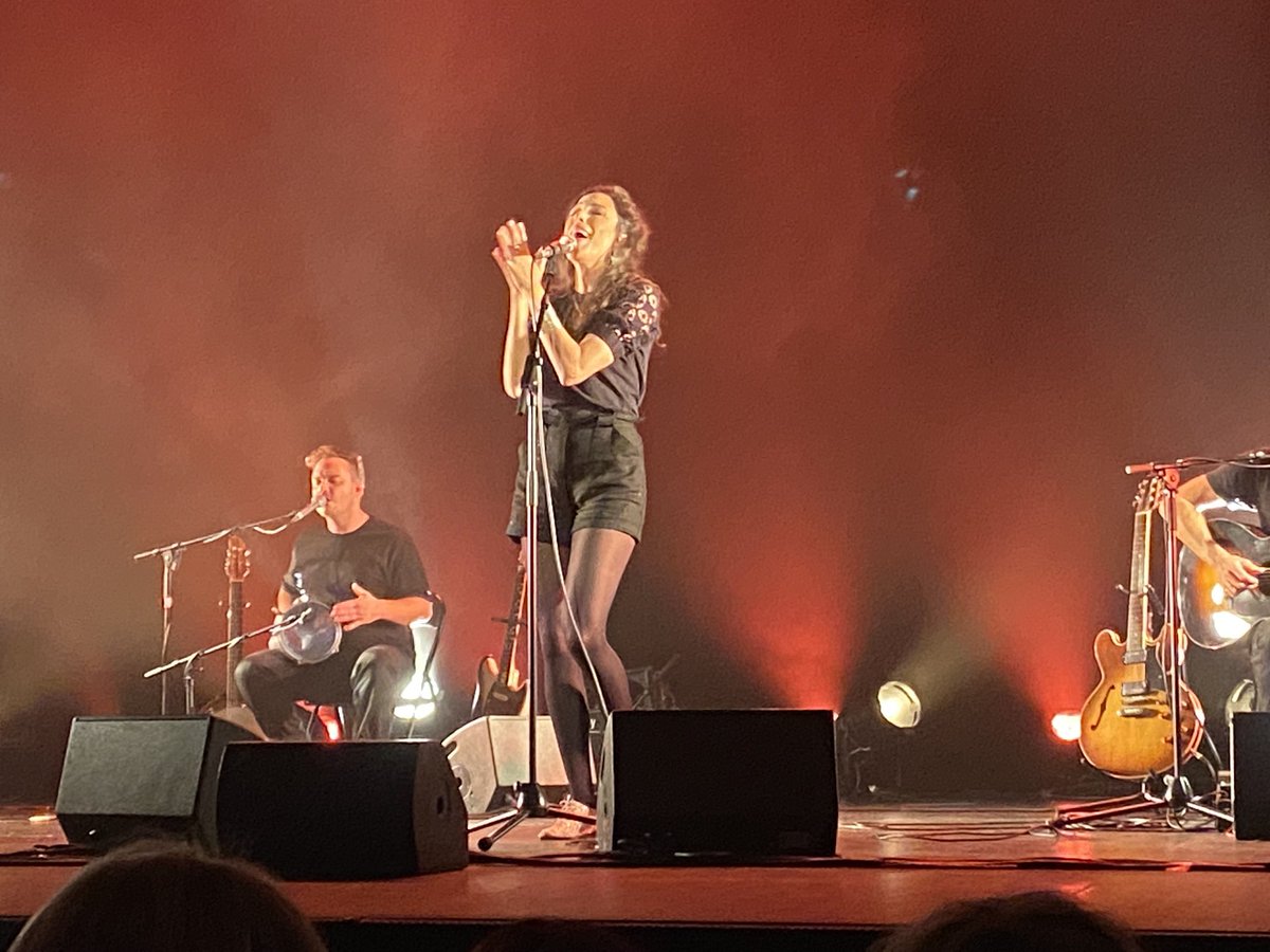 Magnifique concert de ⁦<a href="/DjaziaSatour/">Djazia Satour</a>⁩ ce soir à Valence ! Merci pour cette belle énergie !!
