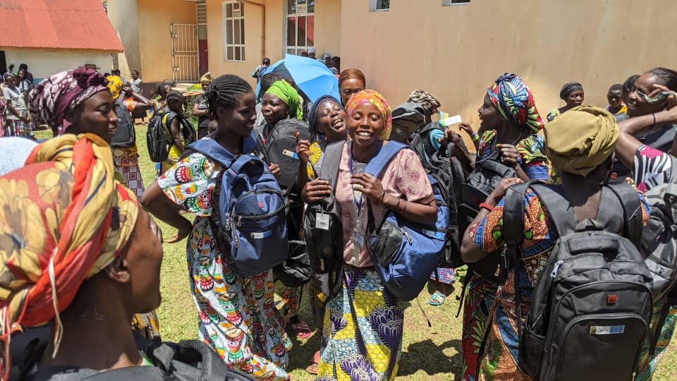 Rentrée scolaire 21-22. <a href="/PanziFoundation/">Fondation Panzi</a>  honore engagements. 1584 élvs ont fournitures à #Idjwi #Kamanyola, #Katogota, #Luvungi e #Bwegera.