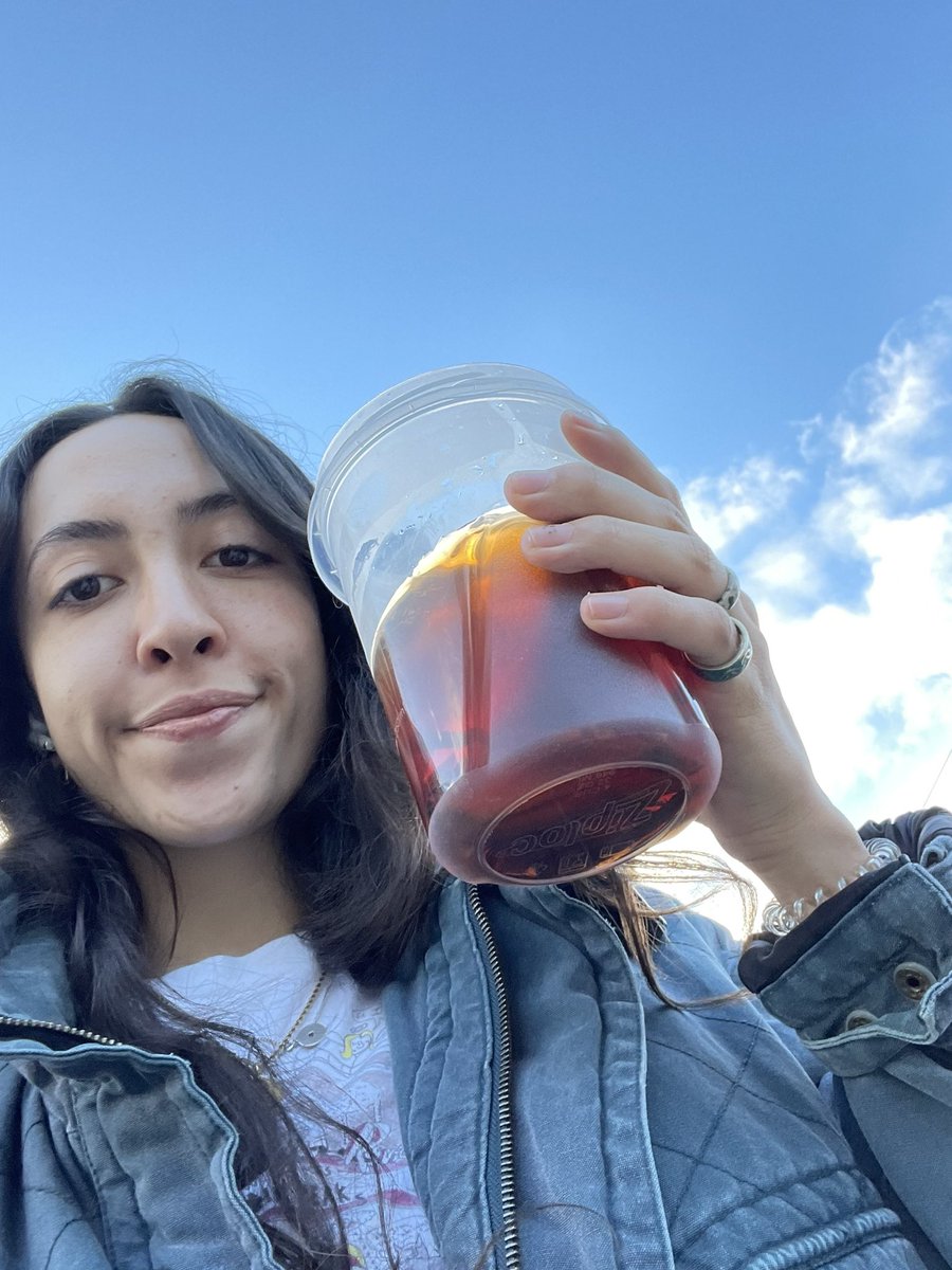 sofia44835702's tweet photo. catch walking round the neighborhood w my tea https://t.co/fQ4LbYD8Pk