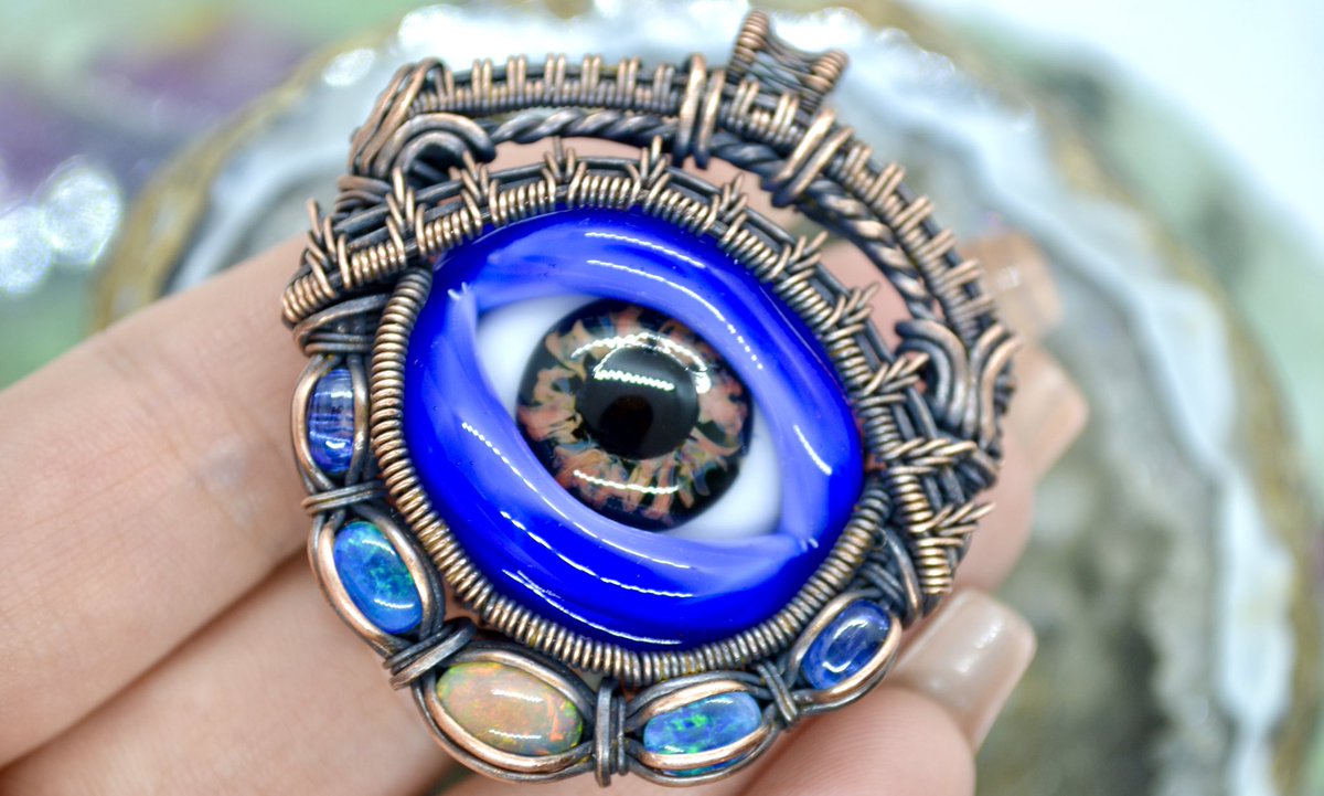 lovin the way this collab with <a href="/BushyGlassworks/">Bushy Glassworks🦱</a> turned out 👁✨