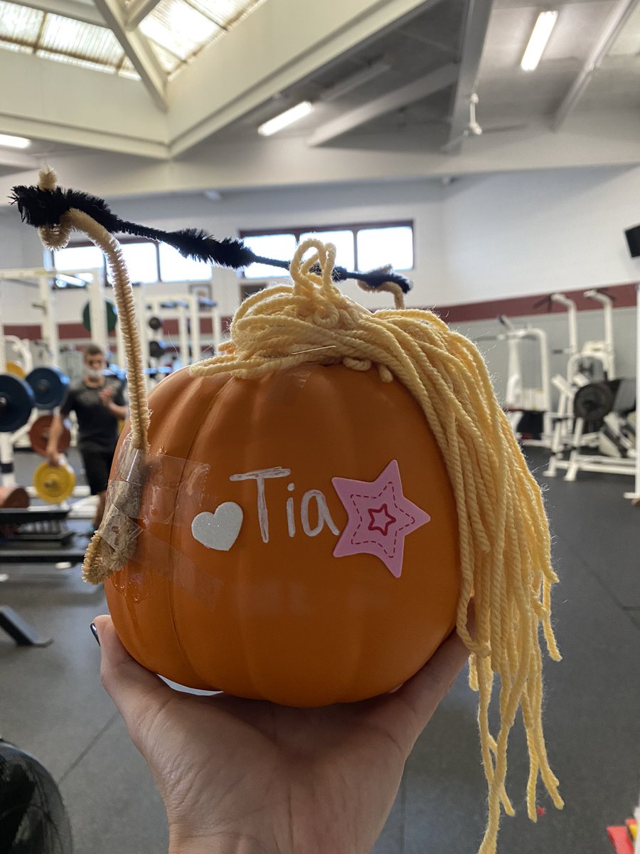 Dedham_Strength's tweet photo. IT’S ME! 🎃👱🏻‍♀️🏋🏼‍♀️👌🏼 Thank you @DHSFH2018 !!!!!! https://t.co/1zNaYOhpP6