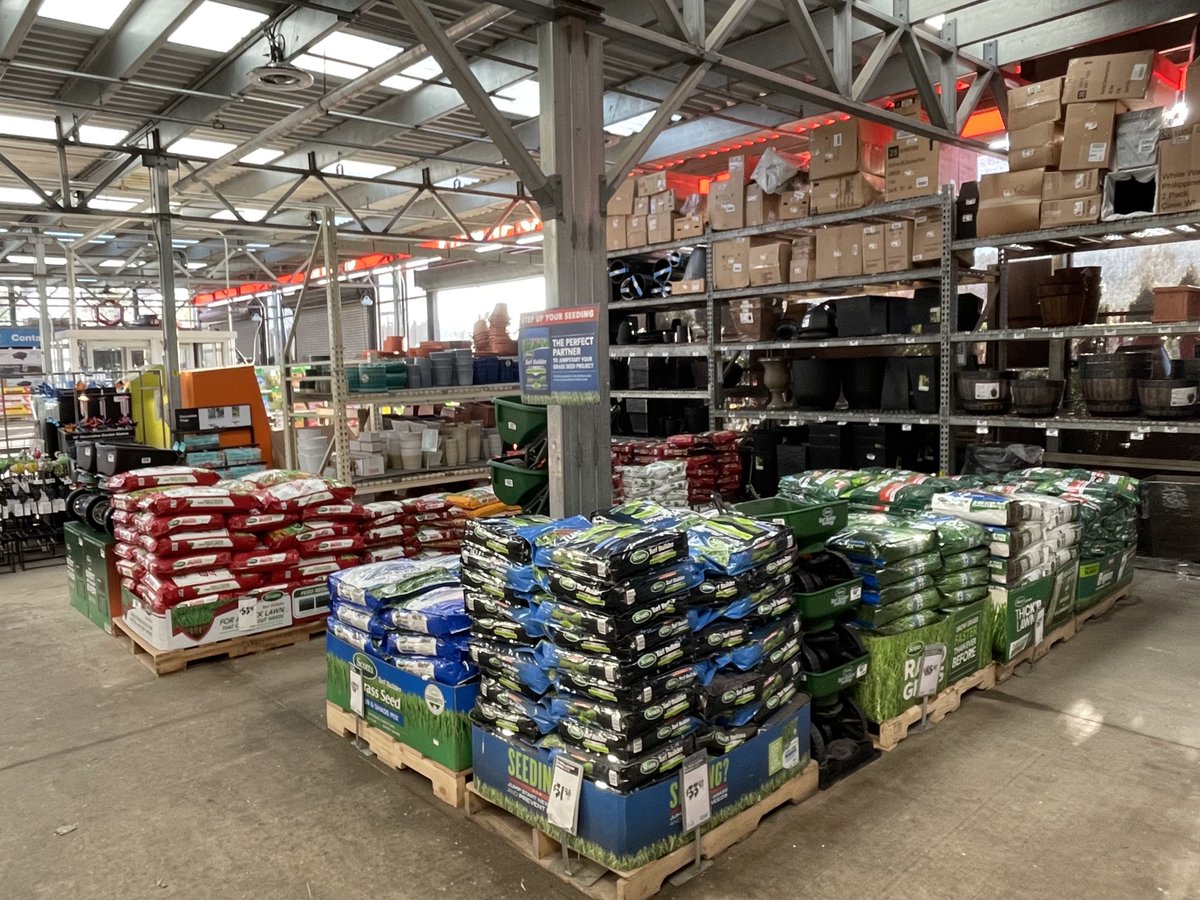 jasonjohnson_JJ's tweet photo. Whether you want to re-pot your plants, keep rodents out of your home, over seed your lawn or fertilizer your lawn to strengthen it for the winter months Scott’s has the products for you to handle all your needs. Shop your local store now⁦ @ScottsLawn⁩ ⁦@Scotts_MGro⁩ https://t.co/drBB5xJhgW