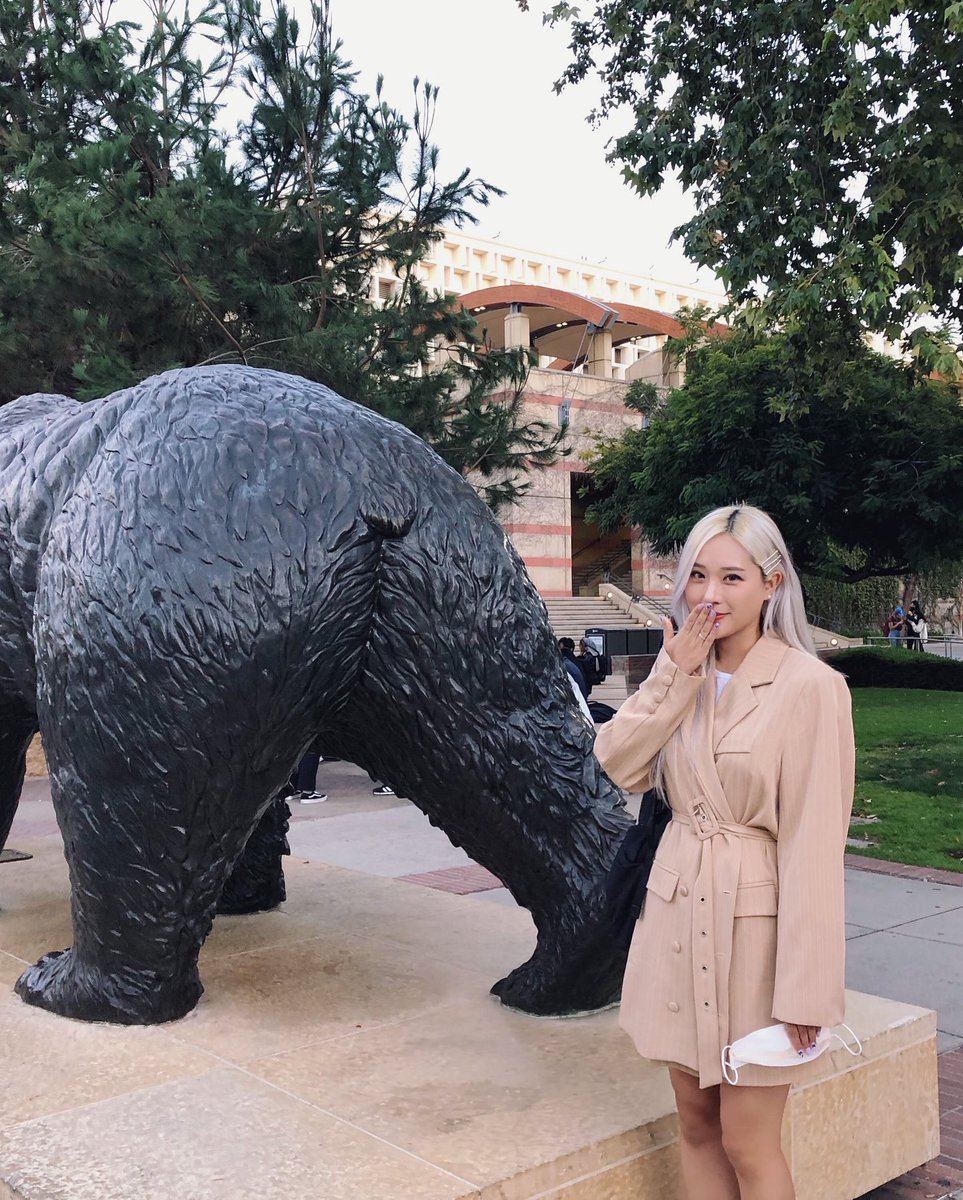 Spotted on the steps of UCLA: Lonely Girl. Will she ace her midterms? Will she fit in as a Millennial in a pool of Gen-Z students? Will she stop taking touristy photos with the Bruin Bear? That’s a secret I’ll never tell. You know you love me. XOXO, Gossip Girl