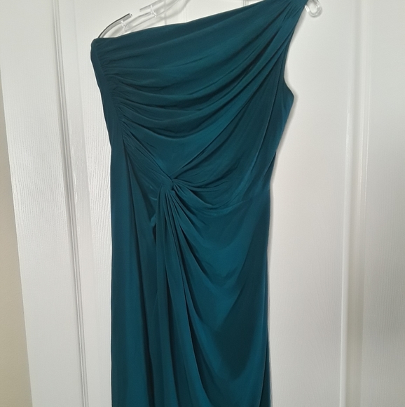 ezthingz's tweet photo. So good I had to share! Check out all the items I'm loving on @Poshmarkapp #poshmark #fashion #style #shopmycloset #davidsbridal: https://t.co/wOILT9UkDU https://t.co/Dy9pp5nOZx