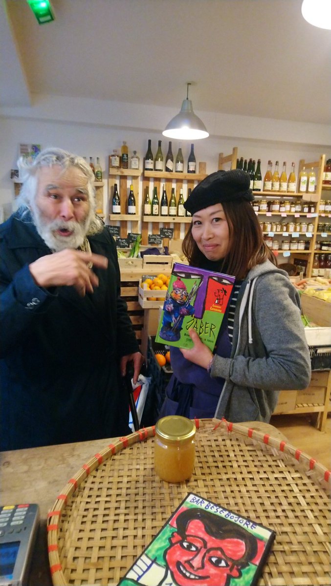 HaricotMichiko's tweet photo. 一昨日、チュニジア人絵描きのJaberが永眠されたって。。いつもポジティブな言葉を振りまいていたけど、つい最近は"すげーツライ。。"と呟いていたのだ。。。
天国でエンターテイナーなアーティストを思う存分楽しんで下さい🙏✨ https://t.co/HCftYsXYtF