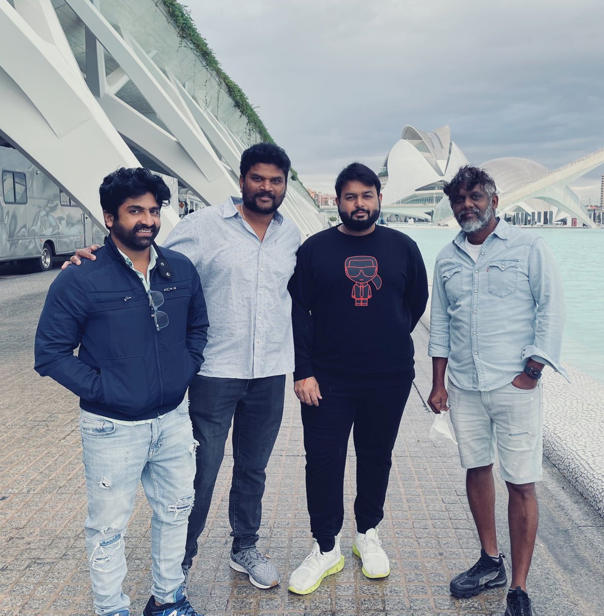 MusicThaman's tweet photo. We are the team of #SarkaruVaariPaata #SarkaruVaariPaataMusic ❤️ with my dear director darling @ParasuramPetla @madhie1 #shekarmaster 🎧💥🎵 https://t.co/fpSOWodGLp