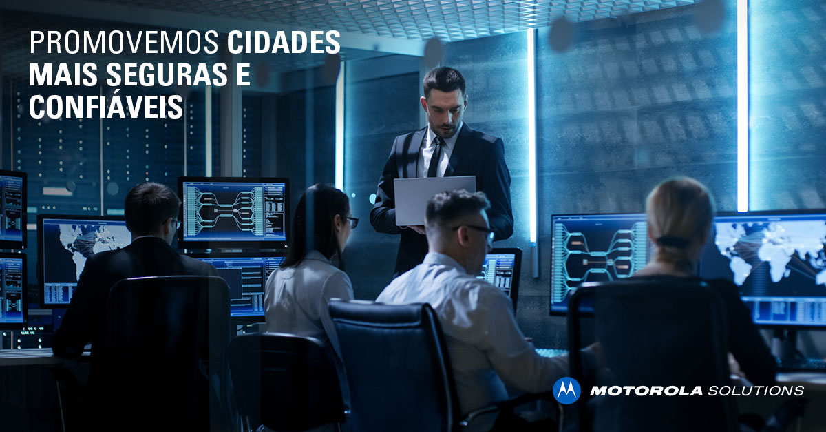MotorolaSol_Br's tweet photo. Antecipe, Responda e tome Medidas Imediatas com a primeira e Única Plataforma de #Software de #Segurança Pública do setor que #Unifica e #Gerencia Vídeos, Imagens, Dados e Gravações de áudio, que são capturados durante um incidente. https://t.co/gCek1DgqX3 https://t.co/2JOzi4wNz3